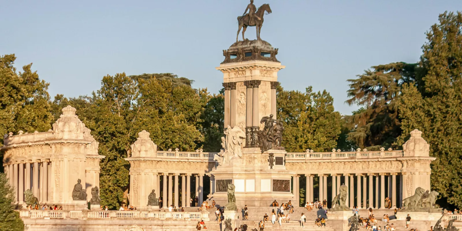 Madrid: Destino Ideal para Compradores y Estudiantes